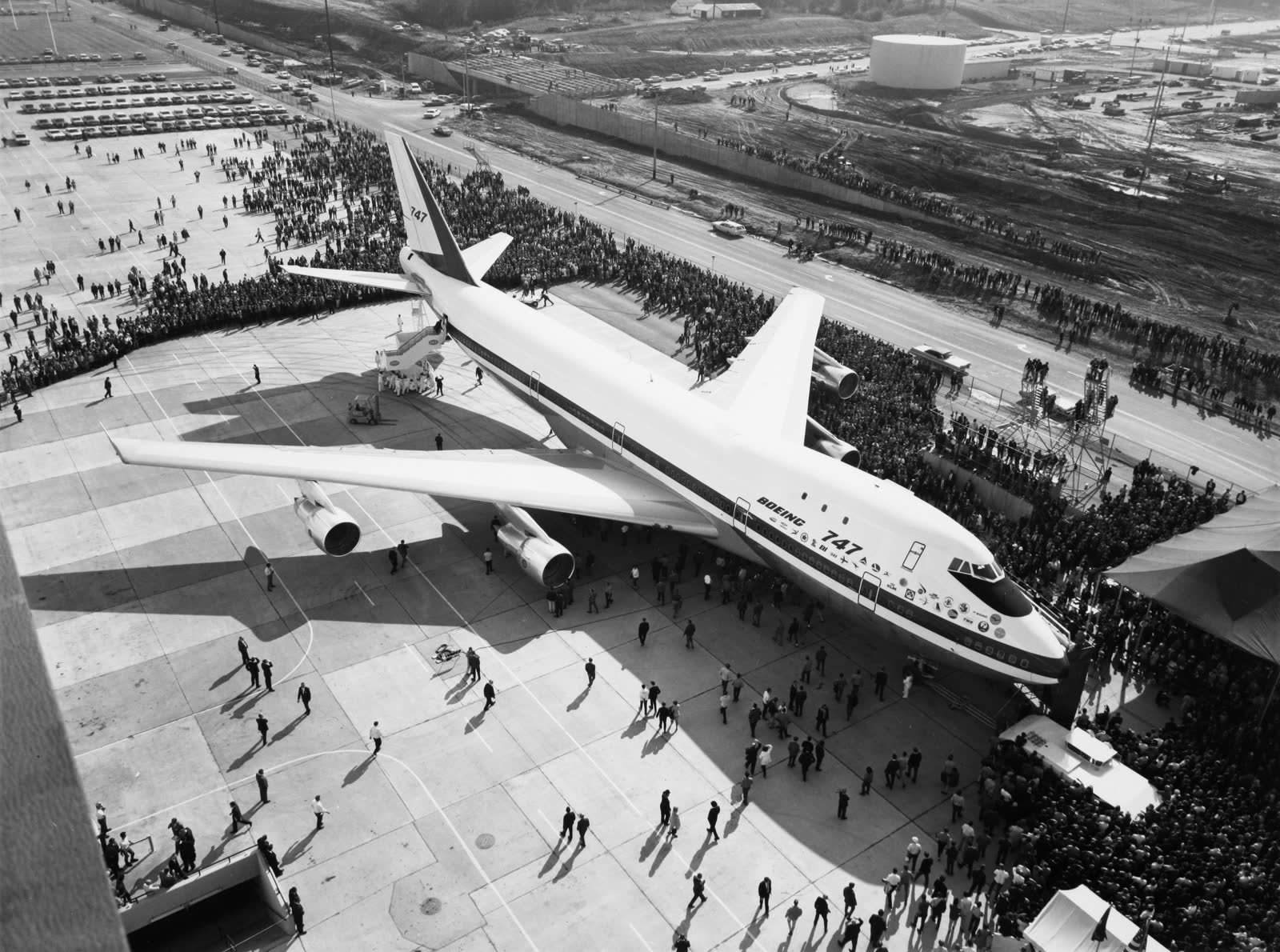 The first Boeing 747, N7470, seen from above at its rollout at Everett on 30 September 1968, surrounded by crowds.